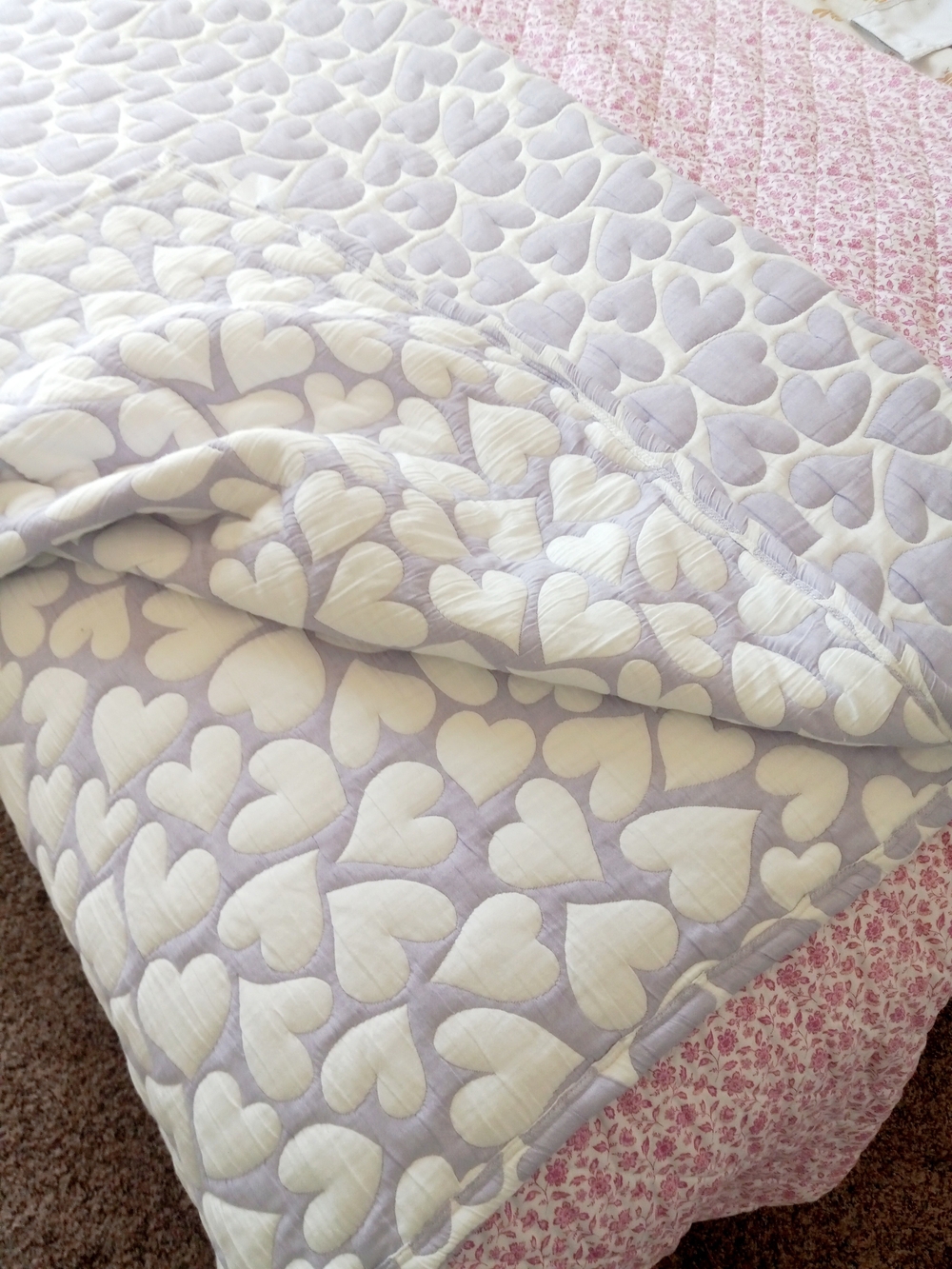 Darling ,Unique Periwinkle and White Heart Quilted Comforter..TWIN SIZE